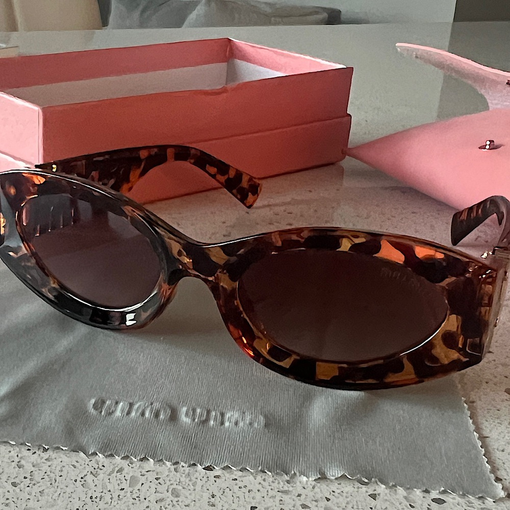 Woman sunglasses